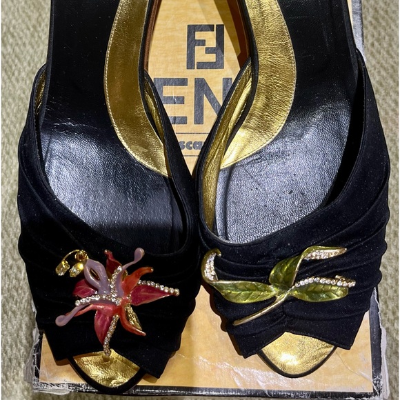 RARE Fendi Black Satin slide shoes with enamel and crystal flowers. Size 10 - Picture 2 of 9